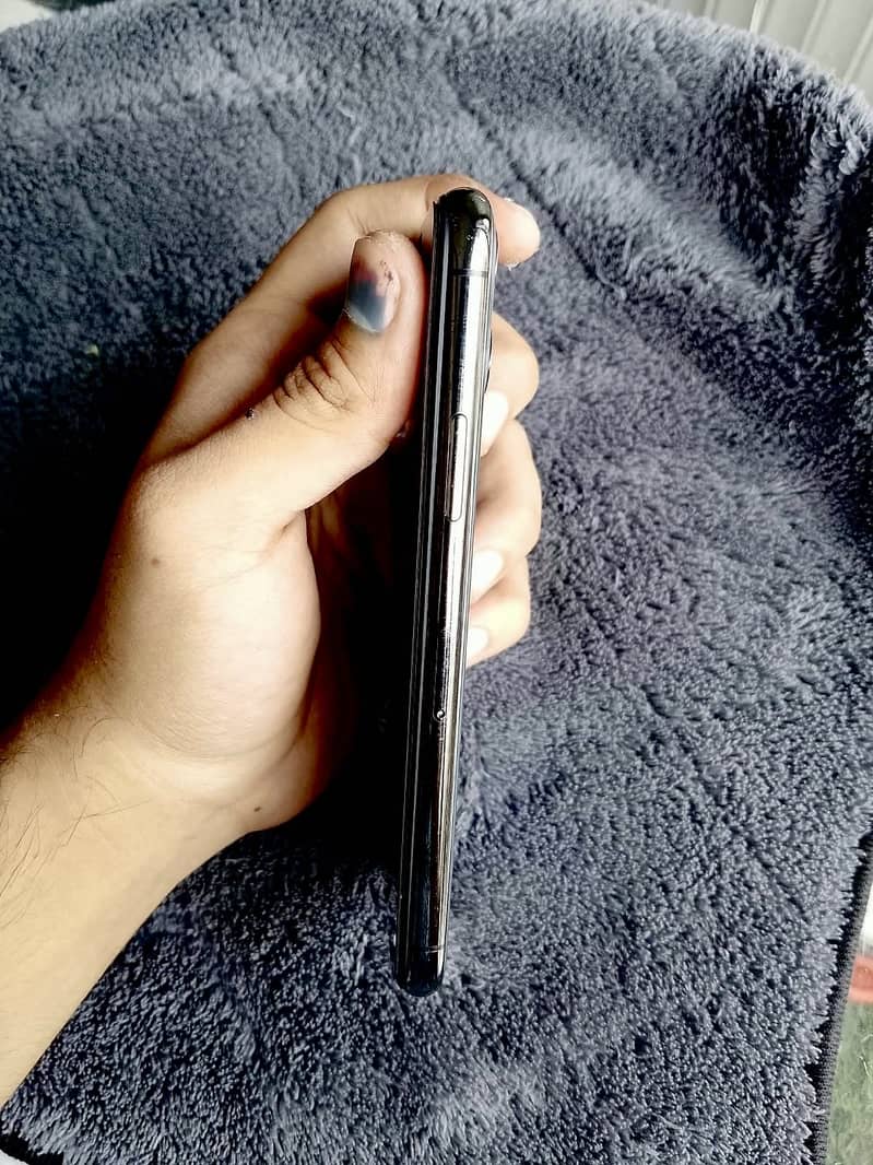 Apple iPhone 11 Pro 1