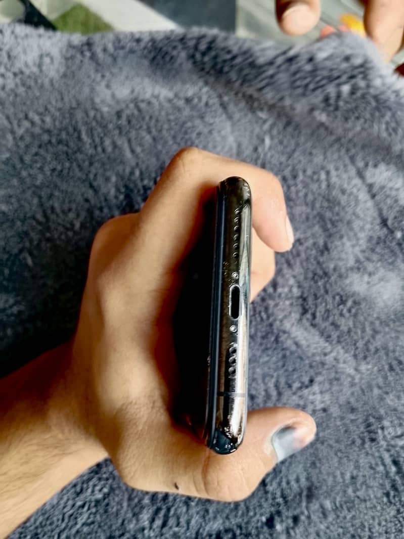 Apple iPhone 11 Pro 9
