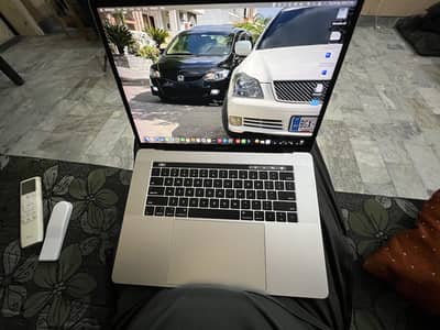 Macbook pro 2017 15 Inch touch bar