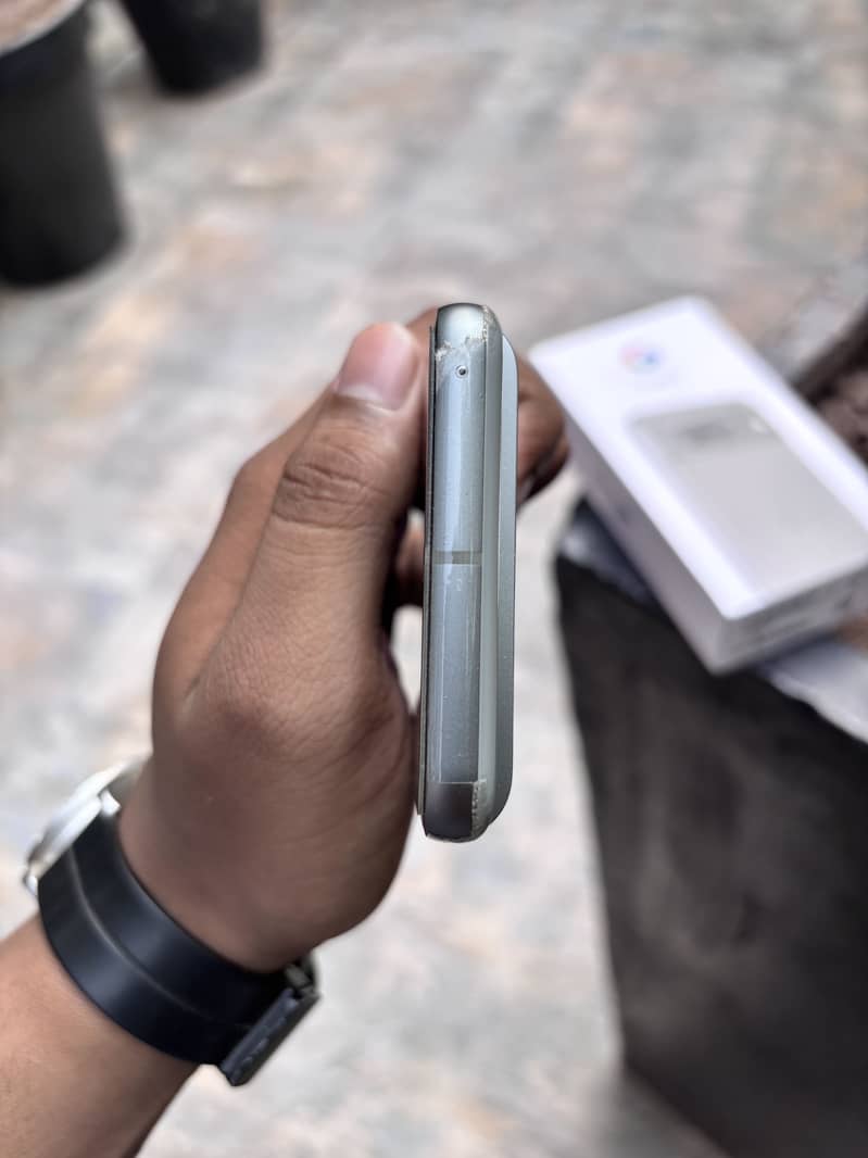 Google Pixel 8 4