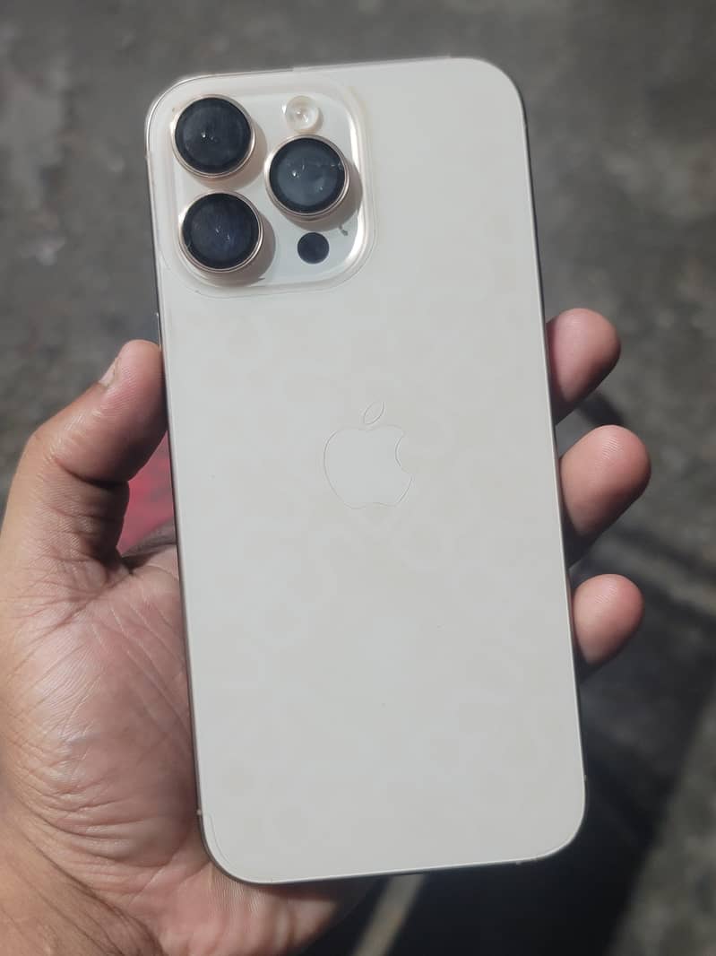 iPhone 16 Pro Max FU 0
