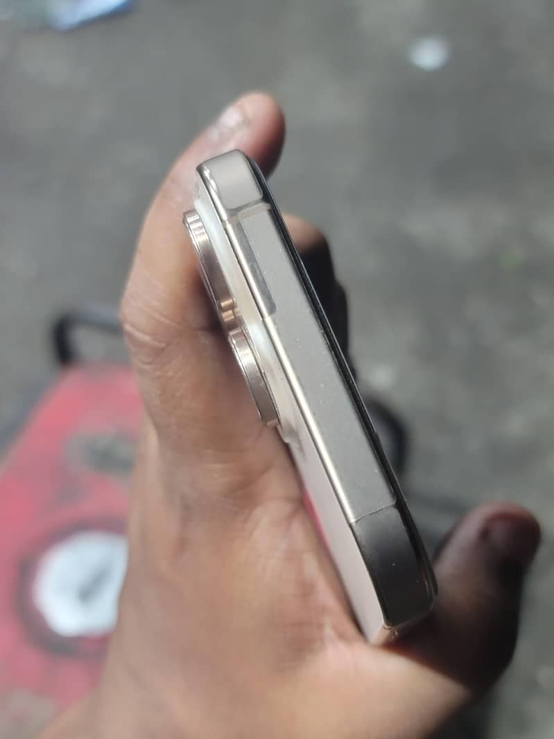 iPhone 16 Pro Max FU 4