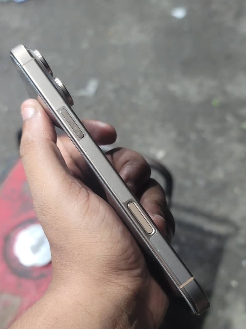 iPhone 16 Pro Max FU 7