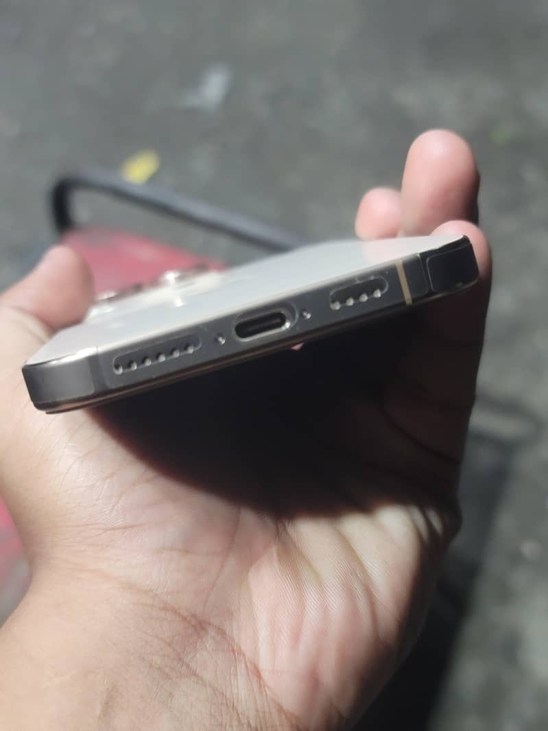 iPhone 16 Pro Max FU 9