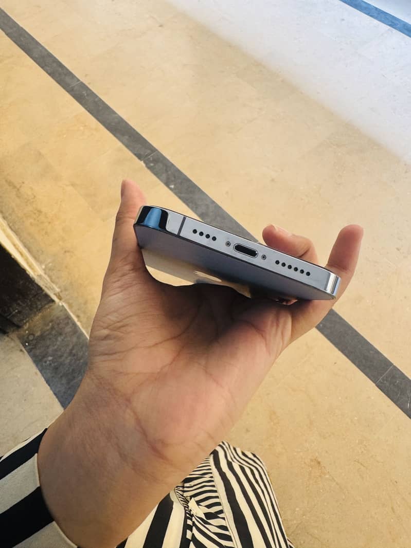 Apple iPhone 13 Pro Max 2