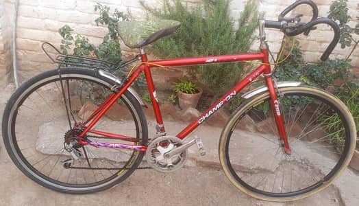 full size Taiwan imported sports cycle for sale in good condition.
