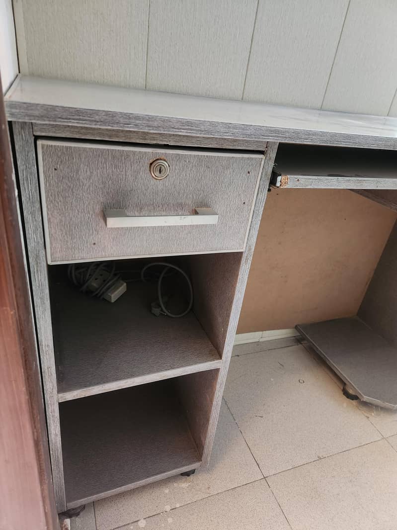 Study / PC table 2