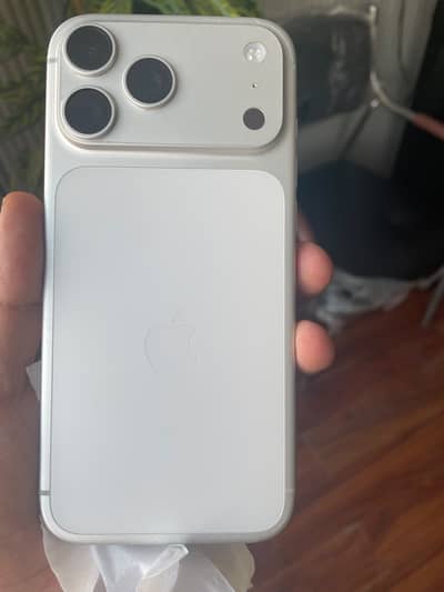 17 pro max FU 256 gb with box