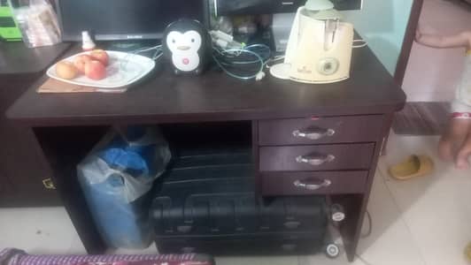 Computer table