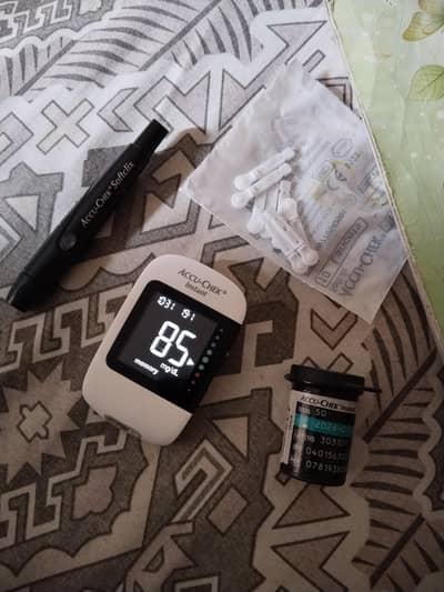 ACCU-CHEK Blood sugar monitor / glucometer