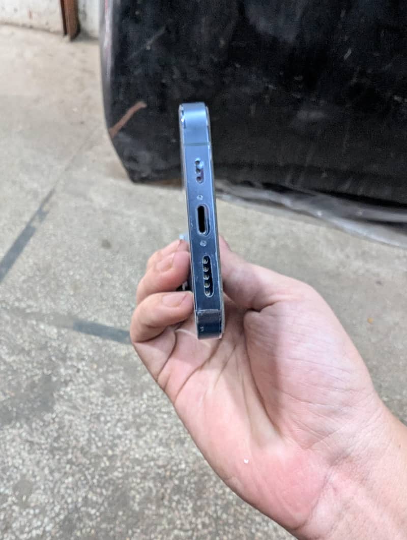 Apple iPhone 13 Pro 4