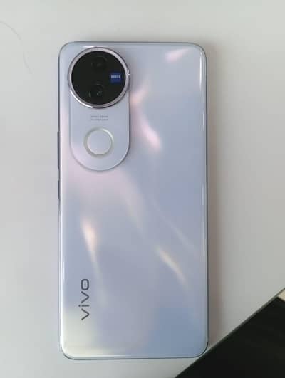 Vivo V50