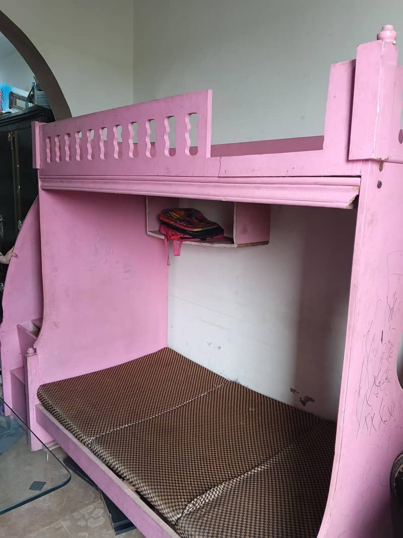 bunk bed and dressing table 0