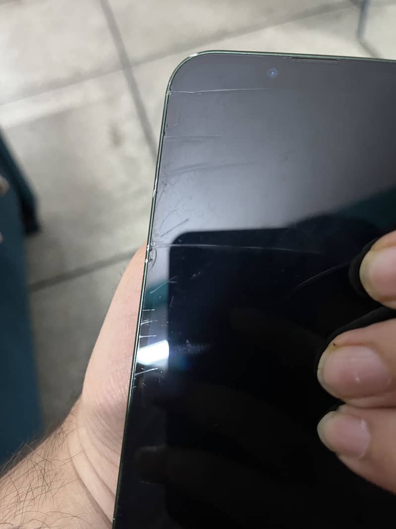 Apple iPhone 13 2