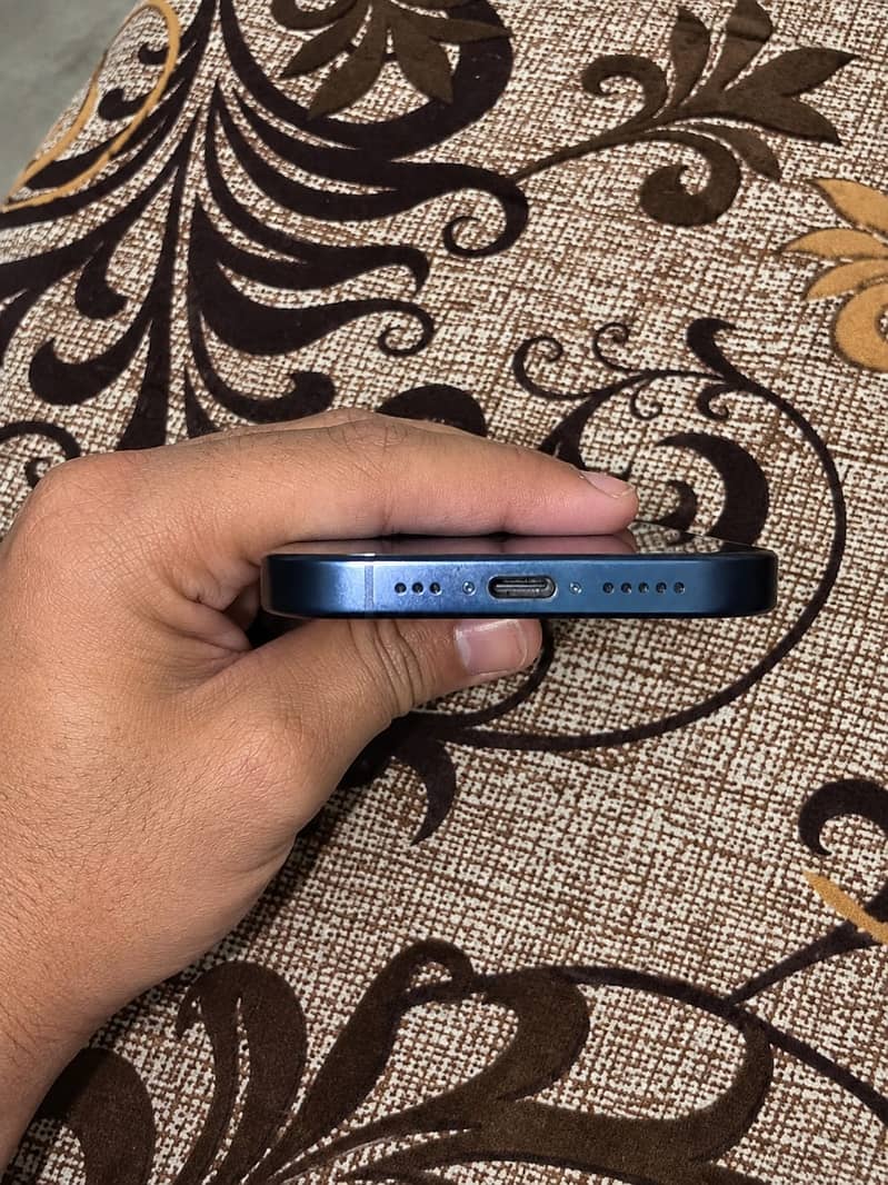 Apple iPhone 15 Pro 3