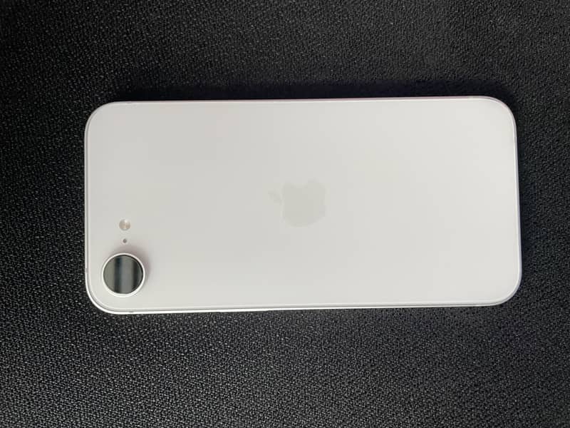 iPhone 16e - White 0