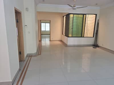 10 Marla Lower (Tailed floor) (Facing park)