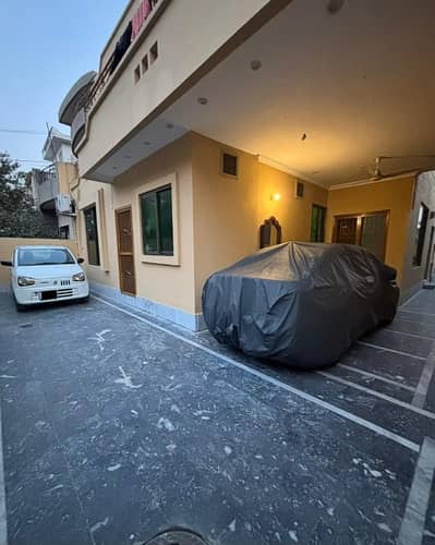 10 MARLA HOUSE (Ideal Location)
