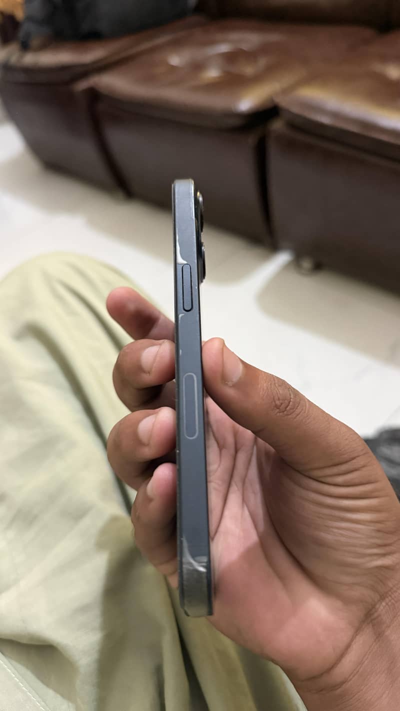 Apple iPhone 13 2
