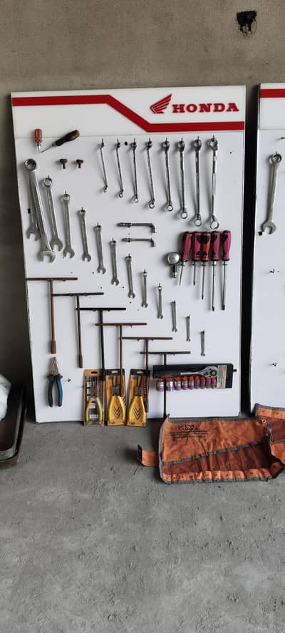 motorcycle tools 2 chote bord or ik badra bord Bilkul new hain