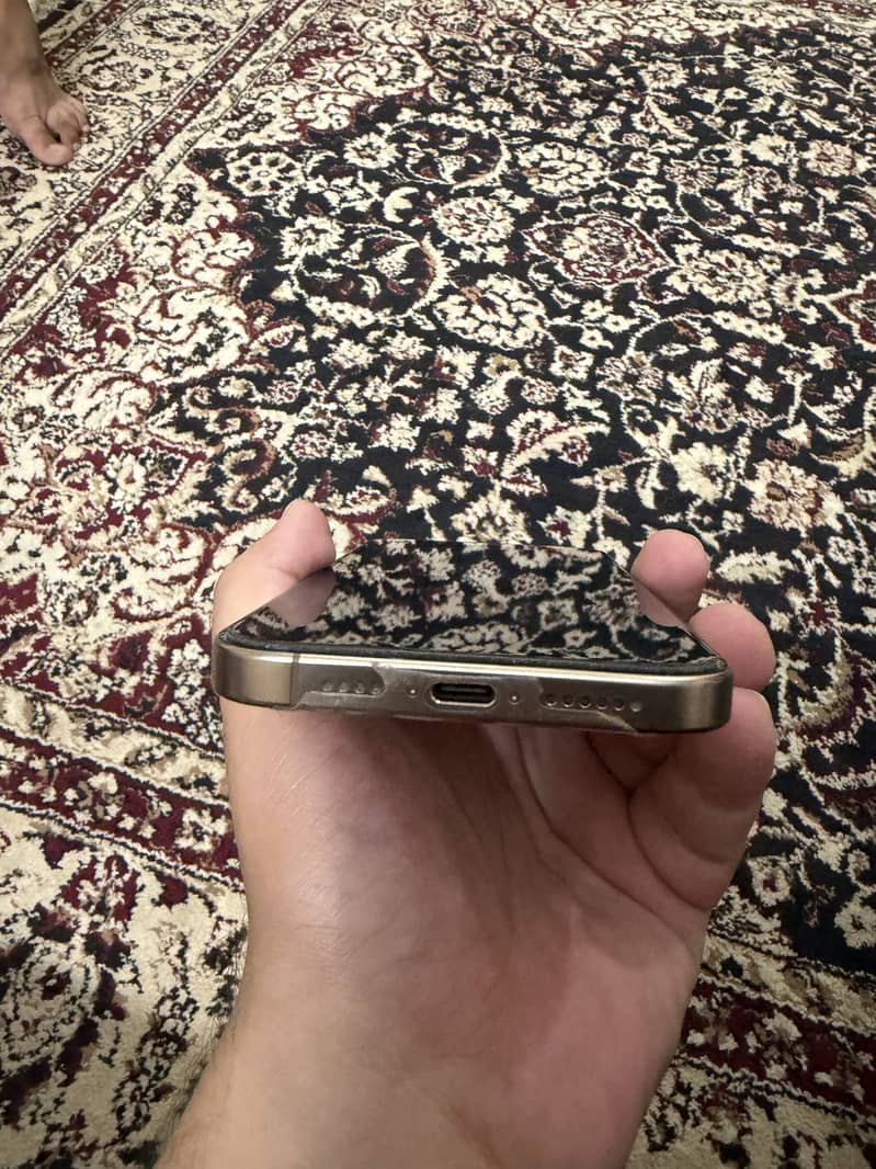 Apple iPhone 16 Pro Max 0