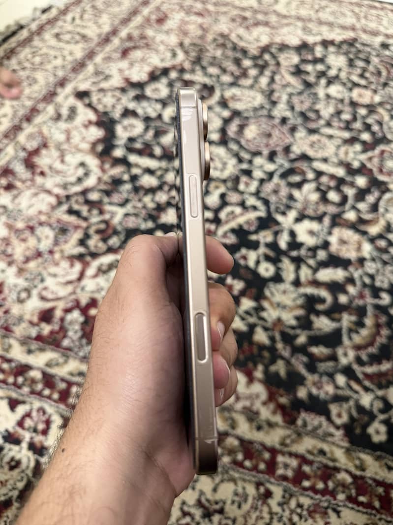Apple iPhone 16 Pro Max 4