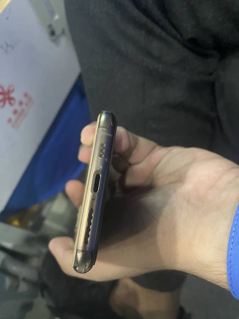 Apple iPhone 11 Pro 1