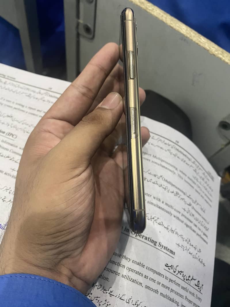 Apple iPhone 11 Pro 2