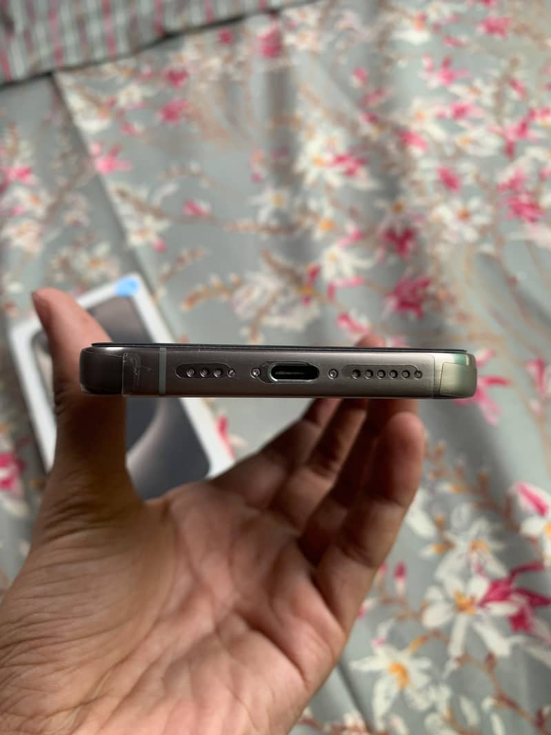 Apple iPhone 15 Pro Max 4