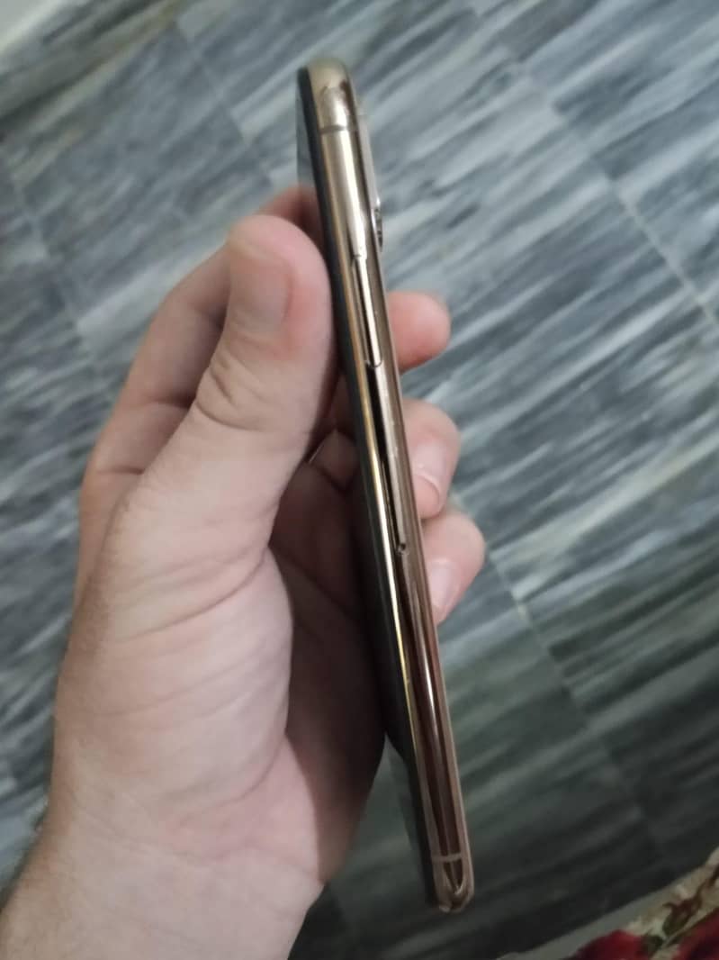 Apple iPhone Xs 0