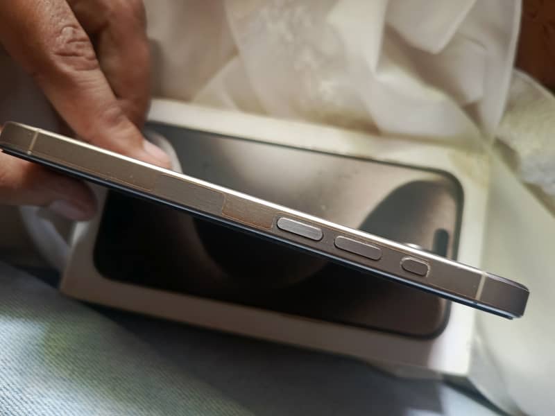 Apple iPhone 15 Pro 1