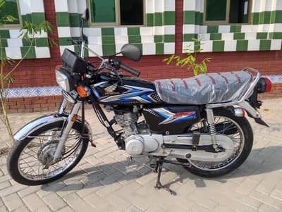 Honda CG 125 2025 Black Lush Bike