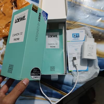 Tecno CAMON 30 LOEWE