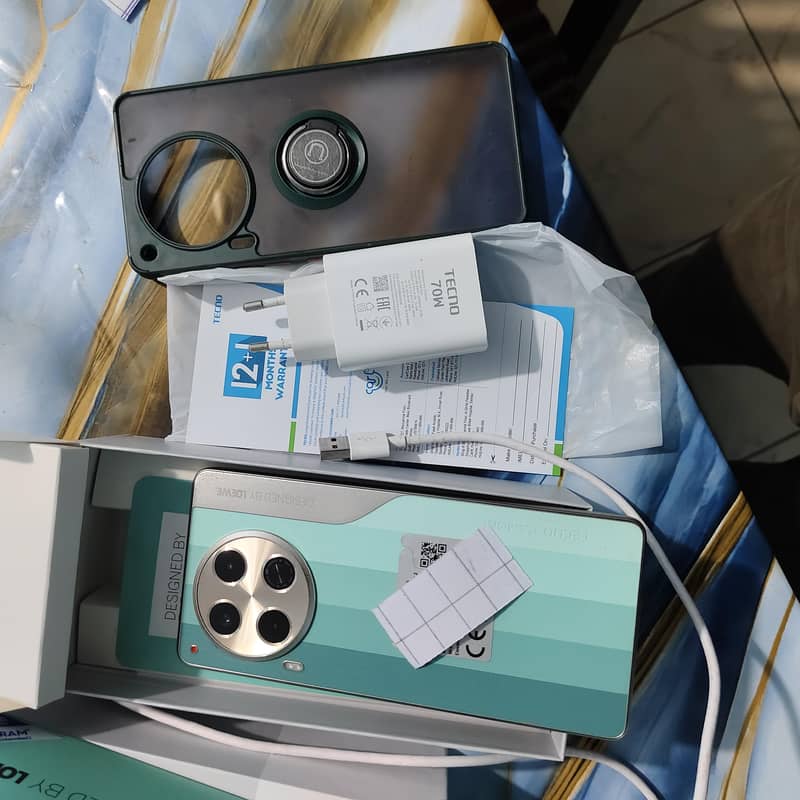 Tecno CAMON 30 LOEWE 1