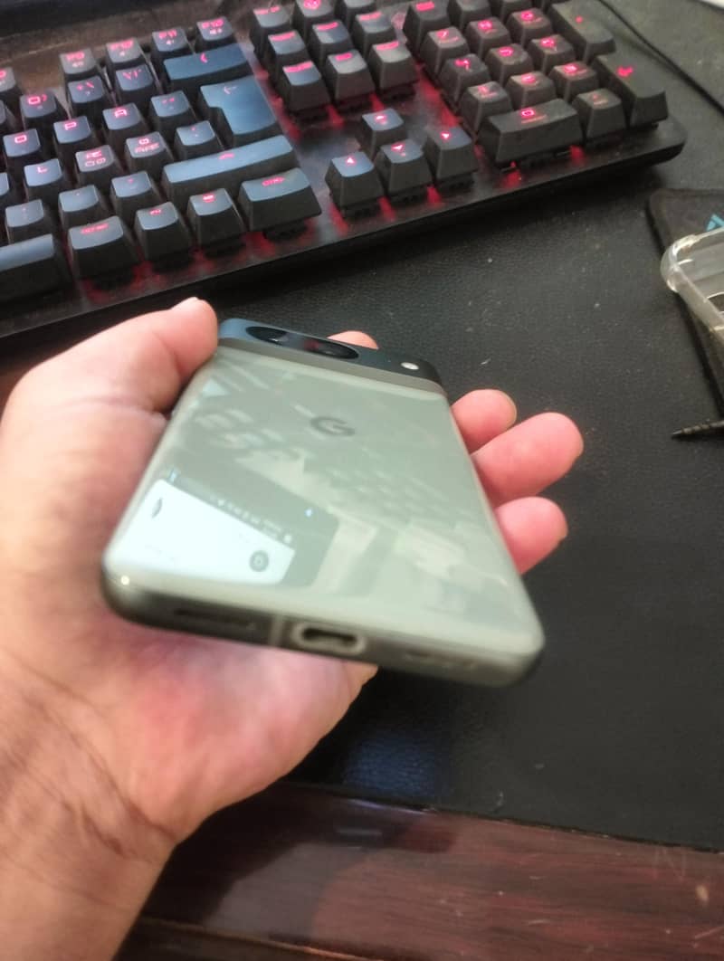 Google Pixel 8 4