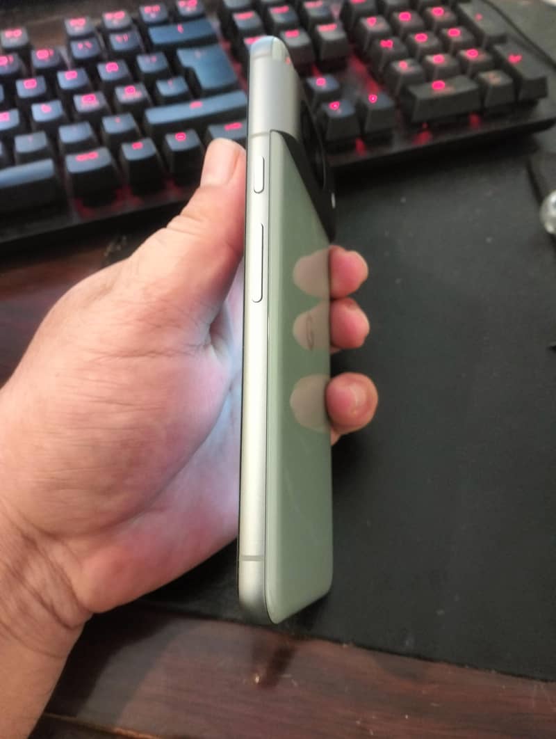 Google Pixel 8 6