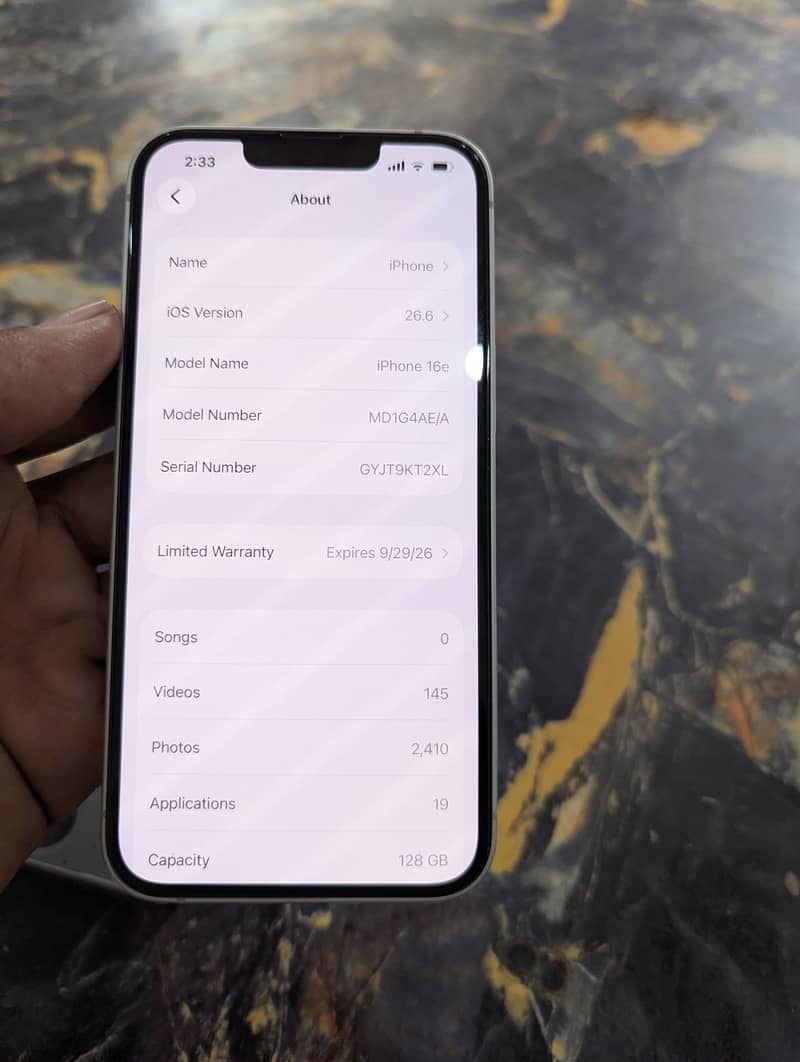 Apple iPhone 16e 2