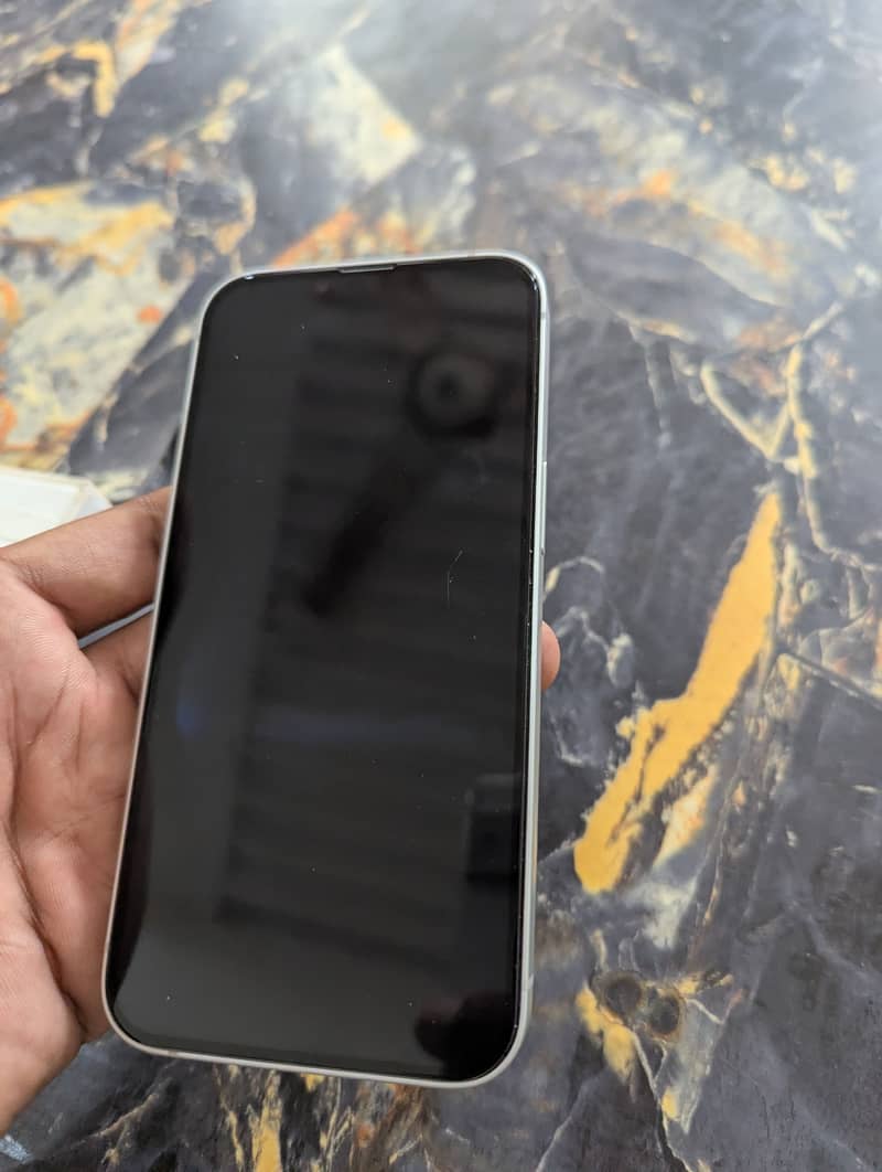 Apple iPhone 16e 6