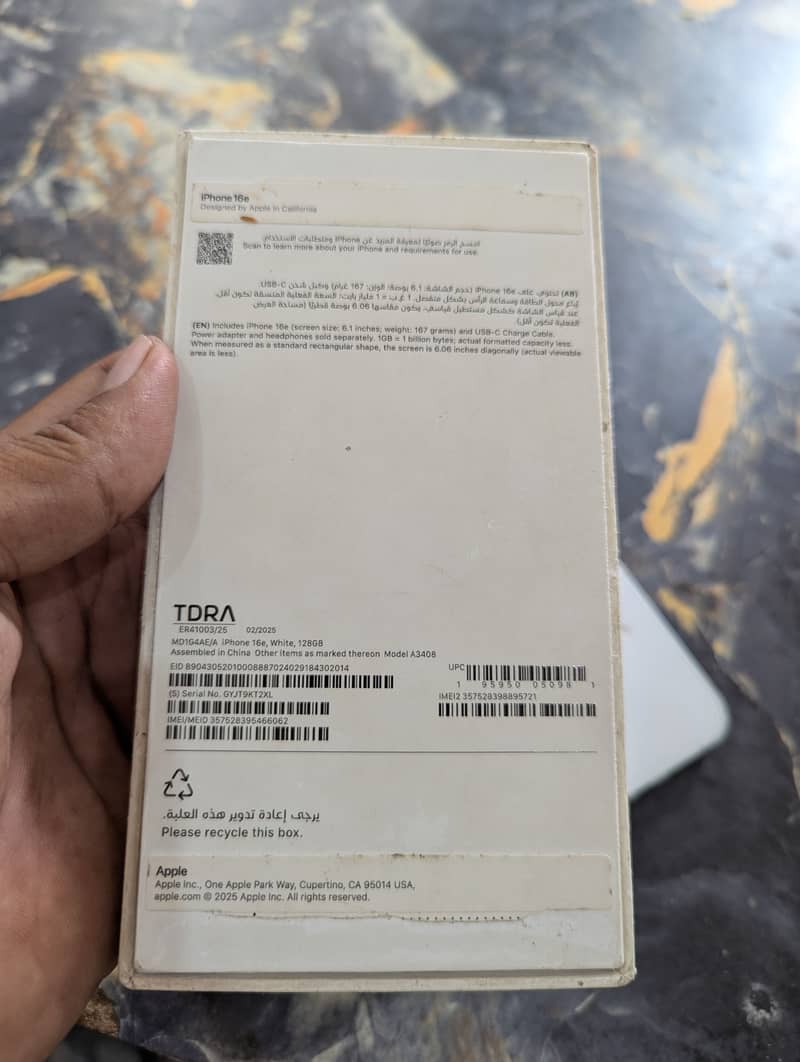 Apple iPhone 16e 9
