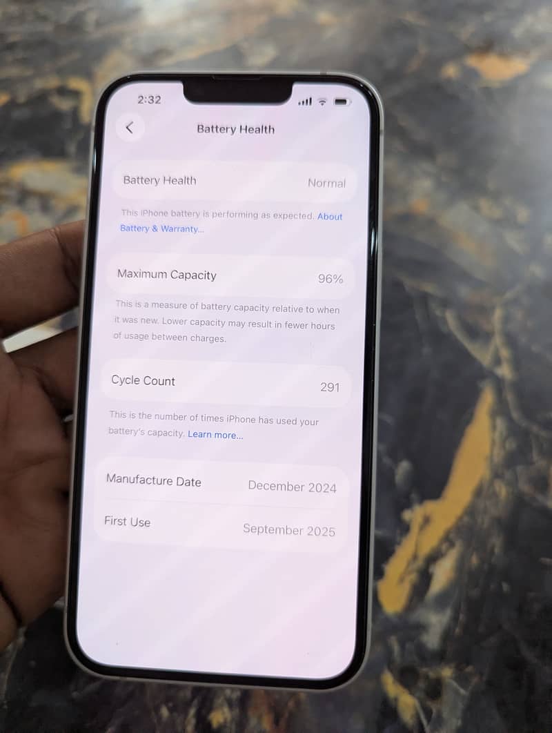 Apple iPhone 16e 11