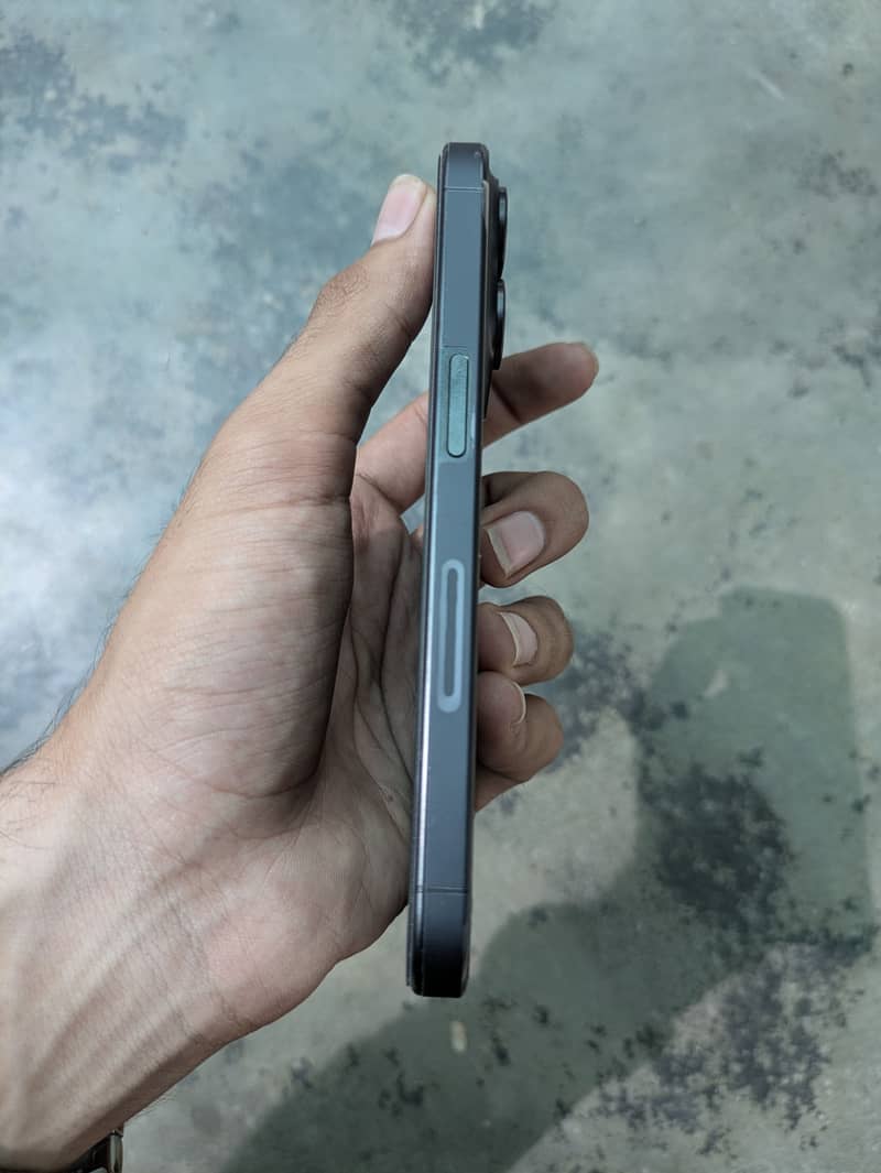 Apple iPhone 15 Pro 3