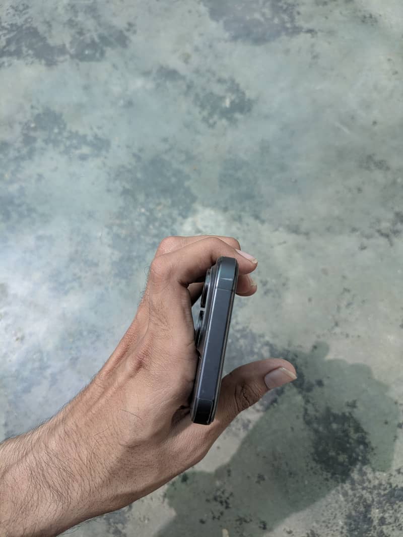 Apple iPhone 15 Pro 4