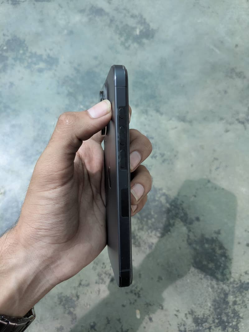 Apple iPhone 15 Pro 6