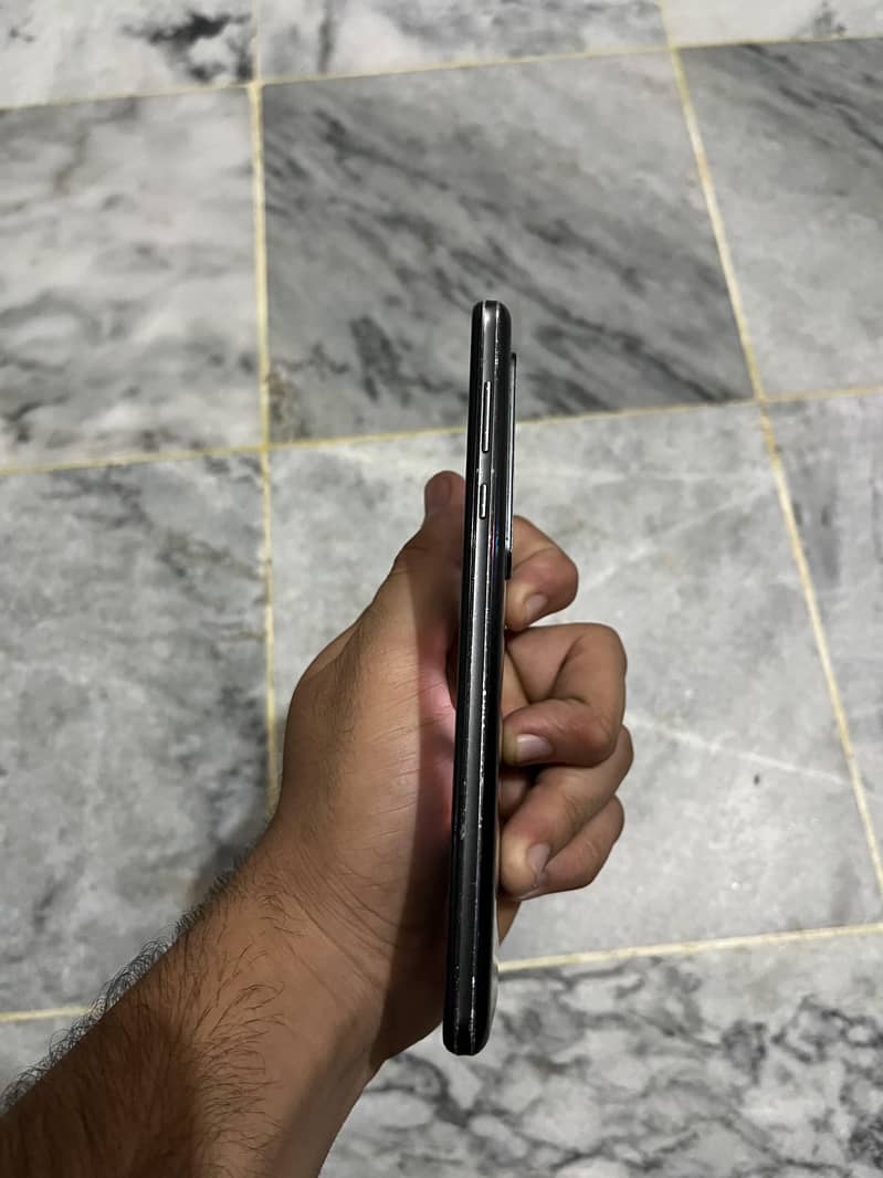 Sharp Aquos R5G 1