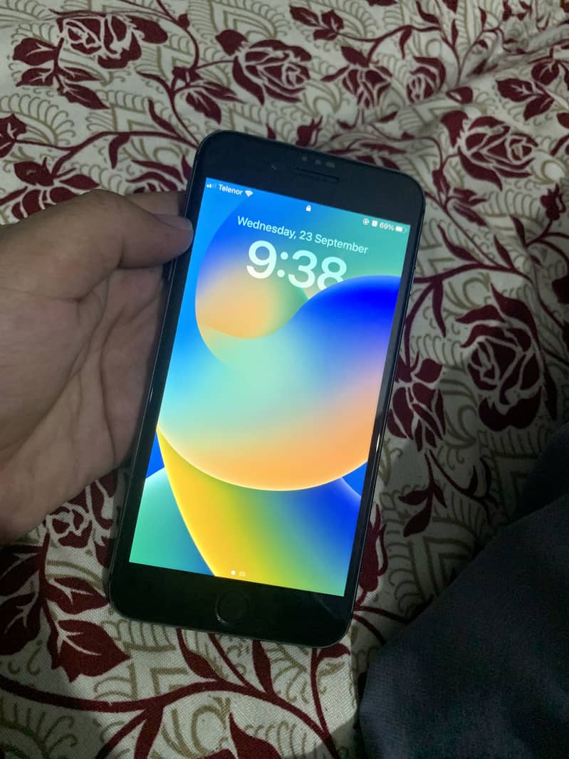 Apple iPhone 8 Plus 1