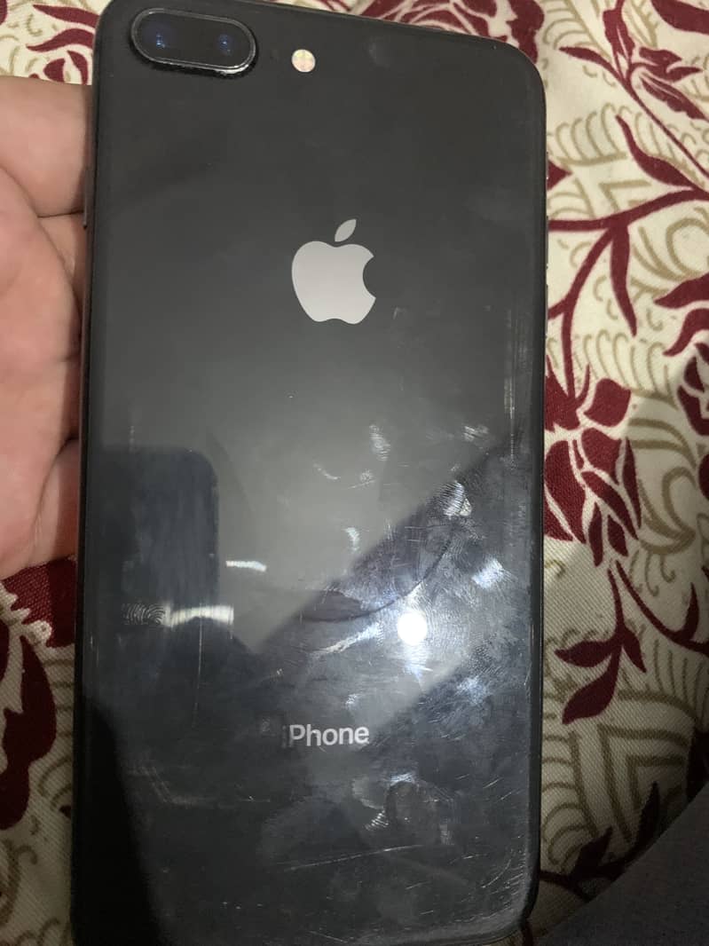 Apple iPhone 8 Plus 3