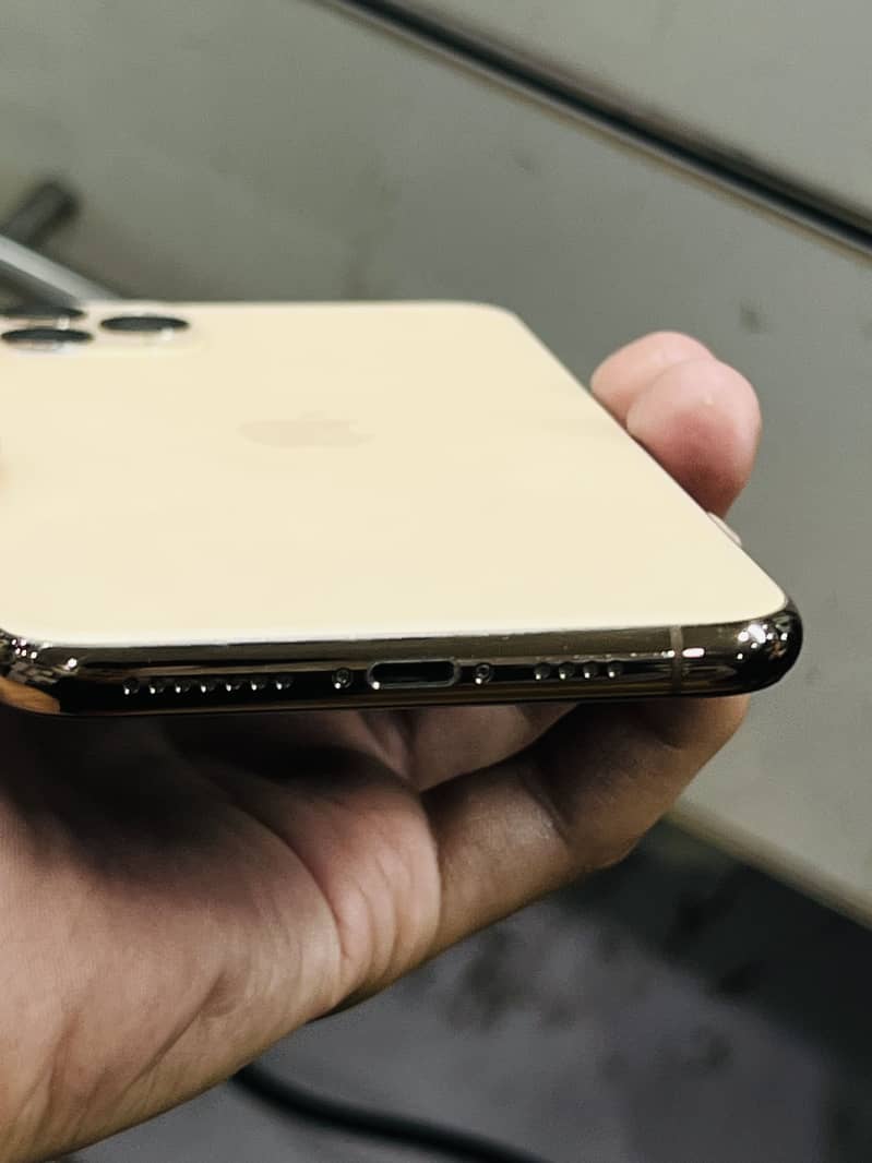 Apple iPhone 11 Pro Max 5