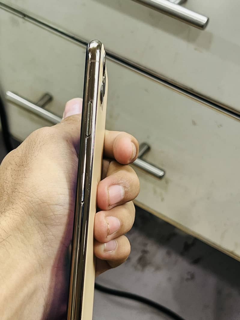 Apple iPhone 11 Pro Max 6
