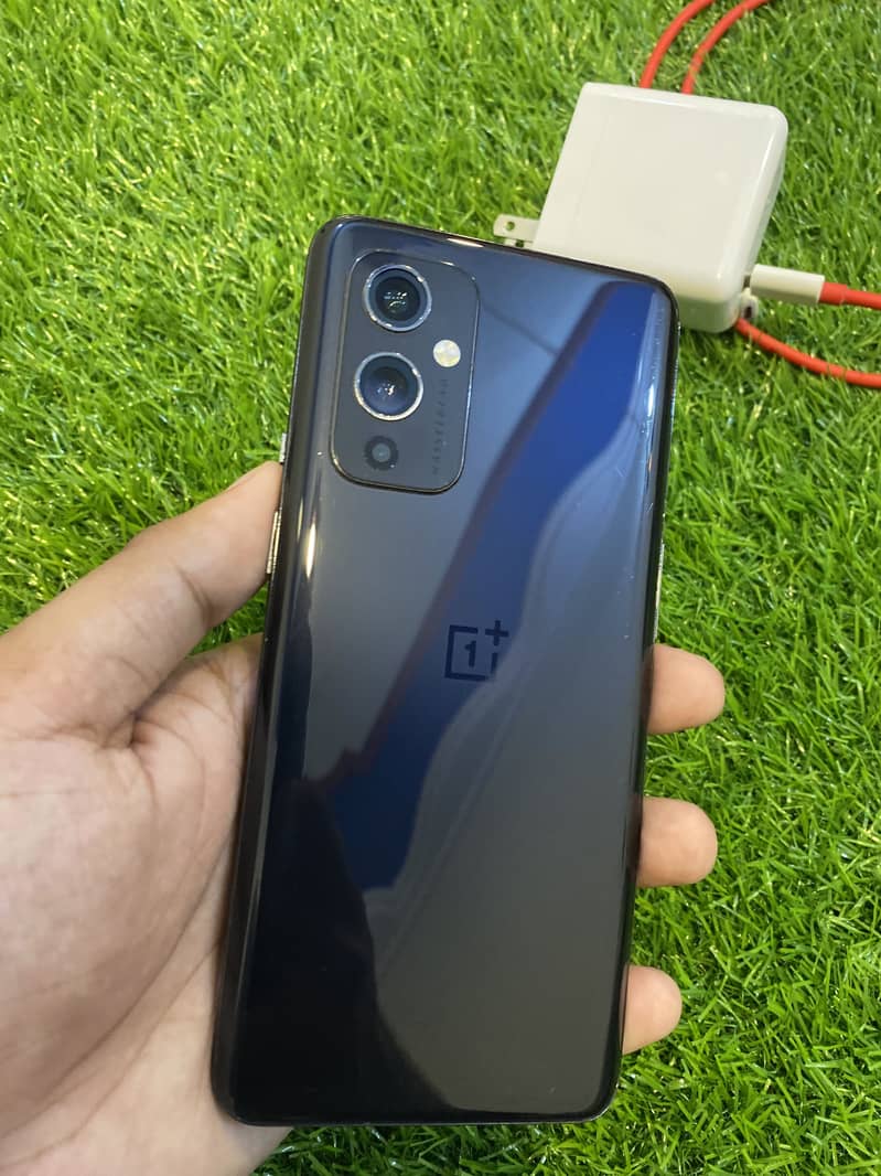 One Plus 9 8/128 0