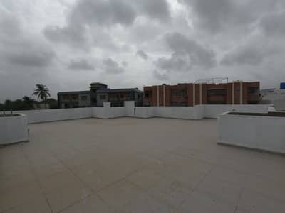Prime Location 950 Square Feet Flat In Amil Colony For rent At Good Location